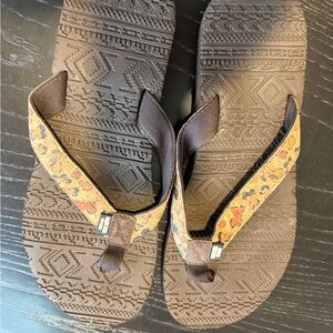 Muk Luks Brown and Tan Patterned Sandals